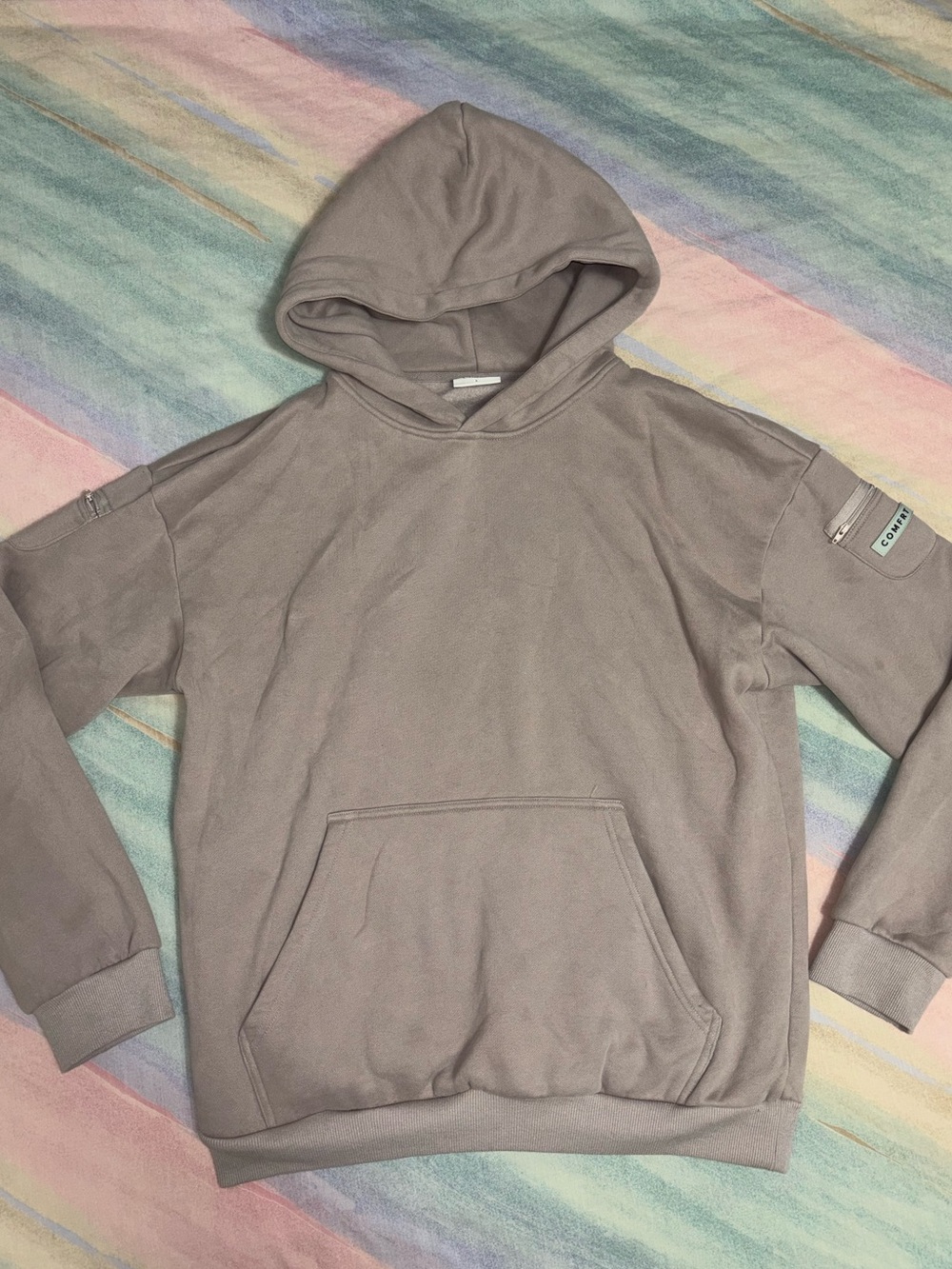 Comfrt Travel Essentials Hoodie size L